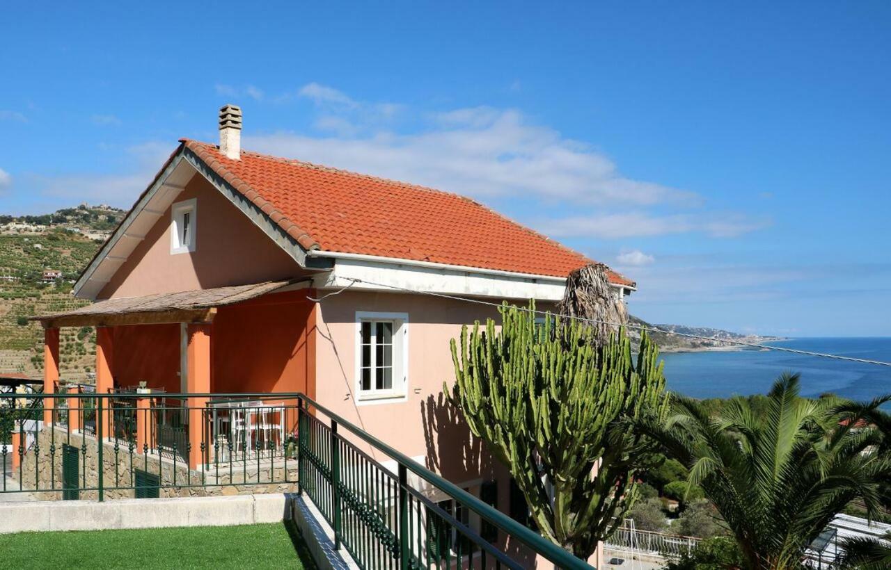 Un Mare Di Fiori Vakantieboerderij